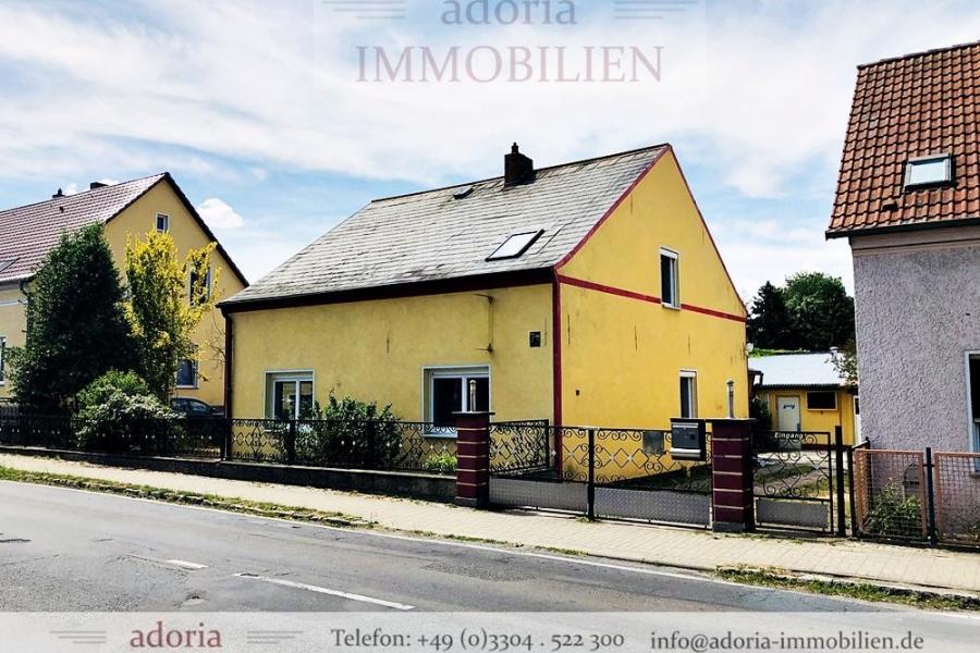 Einfamilienhaus mit großem Nebengebäude und Garage - teilsaniert