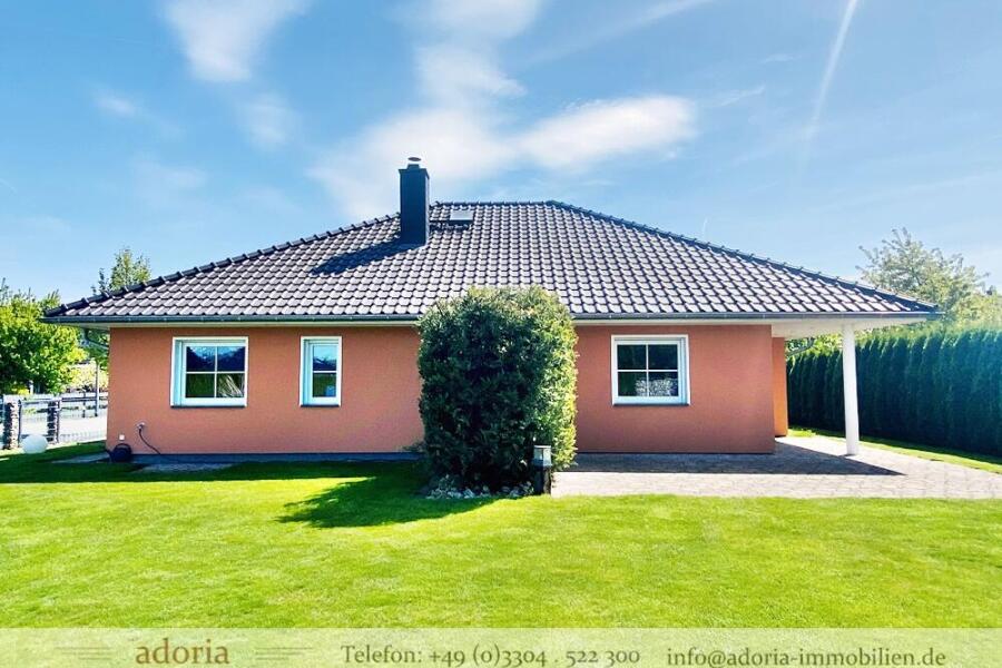 Barrierefreier Bungalow in Top-Ausstattung mit Doppelgarage und gepflegtem Garten
